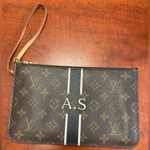 Louis Vuitton Wristlet GM - Picture 1 of 5